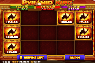 Simbol Uang dan ruang kosong di fitur Respin Uang Pyramid King