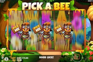 Fitur Random Spin yang dipicu secara acak di slot Honey Honey Honey