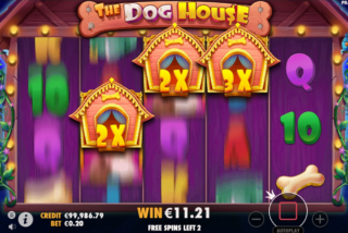 Simbol Wild tetap di tempat saat Free Spins